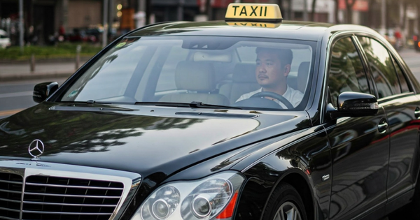 Vay trả góp để mua xe sang 5 tỷ chạy dịch vụ, người đàn ông thu về 35 triệu đồng/tháng, bị mọi người chê bai vẫn tự tin: "Tôi sẽ hồi vốn"