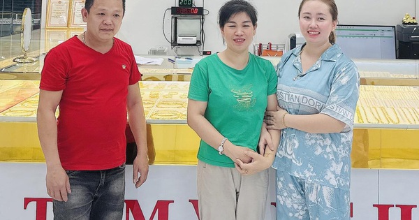 Mang 40 chỉ vàng đi bán, đôi vợ chồng ở Thái Nguyên làm một việc khiến chủ tiệm “cúi đầu cảm tạ”