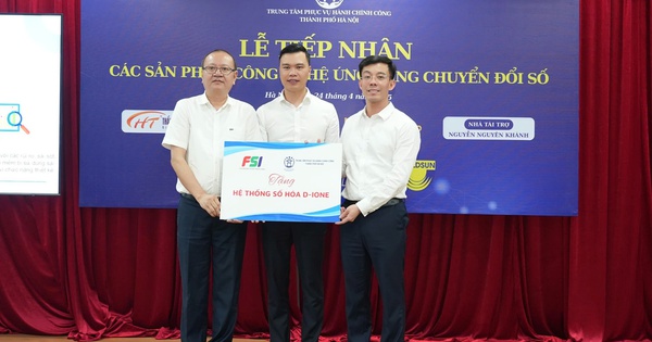 FSI trao tặng Hệ thống số hóa D-IONE cho Trung tâm phục vụ HCC Hà Nội