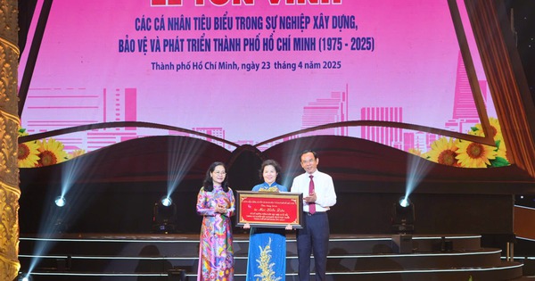 Đặt nền móng cho ngành sữa trong nước, CEO Vinamilk được vinh danh cá nhân tiêu biểu của TP Hồ Chí Minh