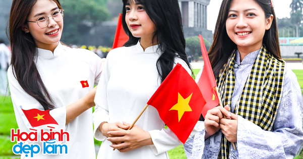 Lịch trình "không kẽ hở": 5h sáng có mặt ở Lăng Bác xem thượng cờ, cầm tấm vé bay thẳng vào TP.HCM đúng dịp 30/4
