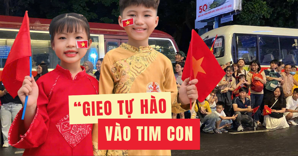 5h sáng háo hức theo bố mẹ vượt đường xa: "Tiết học yêu nước" không giáo án, con ghi nhớ suốt đời không quên!