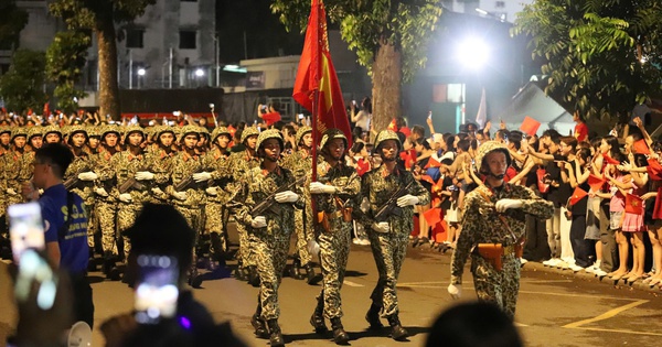 Sáng nay (27-4), tổng duyệt diễu binh, diễu hành; nhiều tuyến đường cấm xe từ 3 giờ