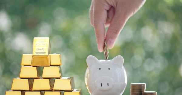 Bà mẹ U40 rủ con 'đập lợn' mua vàng, nhân tiện dạy về BÀI HỌC TÀI CHÍNH: 'Tiền đứng yên là tiền chết!'