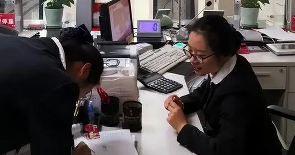 Cô gái vừa chuyển đi 3 tỷ đồng lập tức yêu cầu phong tỏa tài khoản người nhận, sự thật bất ngờ ở phía sau
