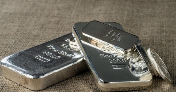 Giá bạc hôm nay 28/4: đi ngang khi đồng USD nỗ lực lấy lại đà tăng