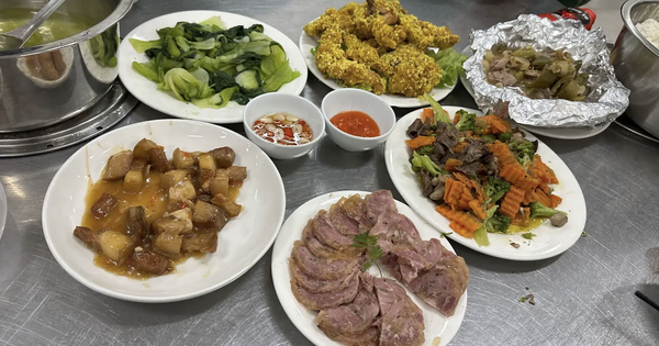 Các chiến sĩ diễu binh 30/4 thường trải qua những giờ làm việc căng thẳng và vất vả