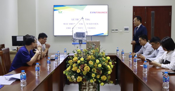 EVNFinance trao tặng máy thở di động hiện đại cho Bệnh viện Nhi Trung ương