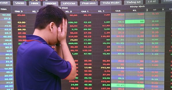Nhà đầu tư chứng khoán hoảng loạn, VN-Index "bốc hơi" hơn 70 điểm, điều gì đang diễn ra?