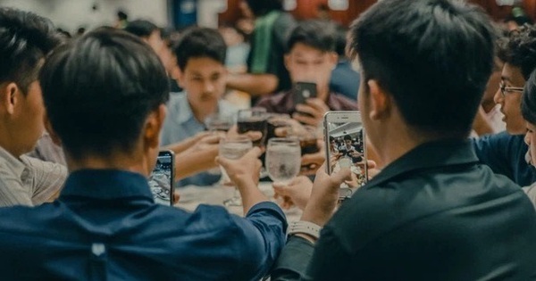 Từng tự hào mình thi đỗ Thạc sĩ, trong khi bạn bè chỉ làm công việc bình thường; 8 năm sau, thực tế phũ phàng khiến tôi tỉnh ngộ: Khoảng cách là quá xa!