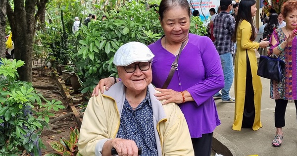 "Nam thần sân khấu cải lương” một thời: U90 vẫn ở trọ, ngồi xe lăn, vợ U70 làm trụ cột kinh tế