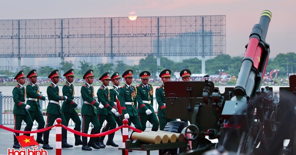 Trực tiếp lễ diễu binh, diễu hành 30/4: Dàn đại bác ở Bến Bạch Đằng chuẩn bị khai hoả