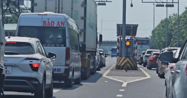 Ùn tắc nghiêm trọng trên đường cao tốc Phan Thiết-Dầu Giây, TP HCM-Long Thành-Dầu Giây