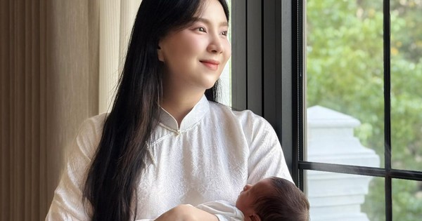Mai Ngọc và con trai 10 ngày tuổi kỷ niệm 30/4 đầu đời bằng khoảnh khắc đặc biệt