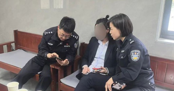 Ra ngân hàng rút hơn 500 triệu đồng từ tài khoản, người phụ nữ bất ngờ bị cảnh sát "mời" ngay về đồn