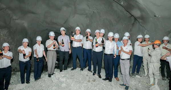 Tin vui về cao tốc 88km hơn 20.000 tỷ đồng: Nhánh hầm dài 3,2km được Đèo Cả đào thông, vượt tiến độ nhờ công nghệ đặc biệt