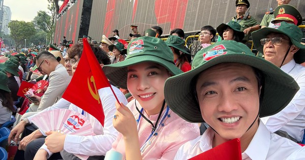 Nghệ sĩ xuống đường mừng đại lễ 30/4