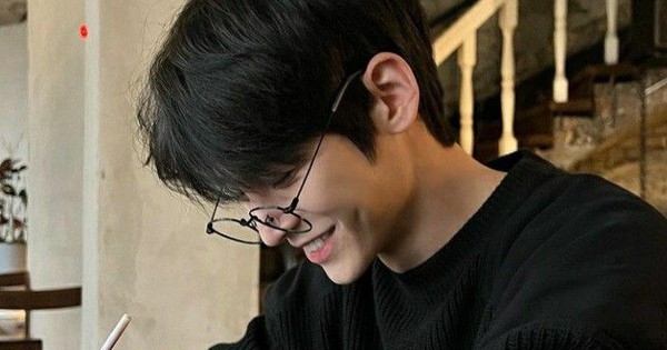 Dân văn phòng hỏi Grok: "Nghề nào có thể làm đến già?" - Đọc xong mà rùng mình vì thực tế quá phũ