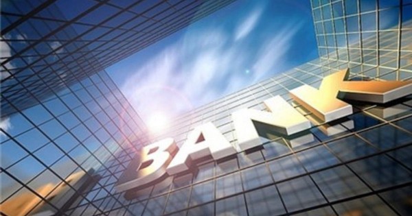 Thị trường ngập sắc đỏ và xanh sàn, một cổ phiếu ngân hàng vẫn tím lịm