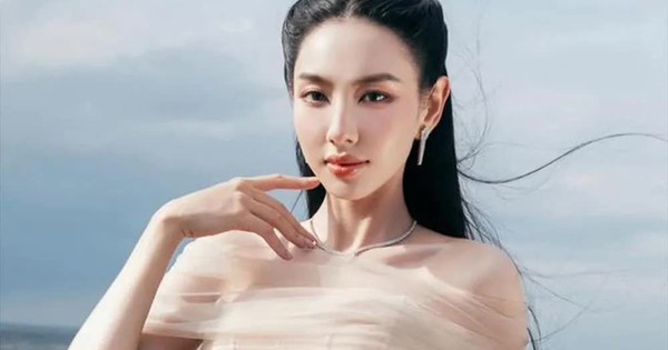 Hoa hậu Thuỳ Tiên bị tạm hoãn xuất cảnh