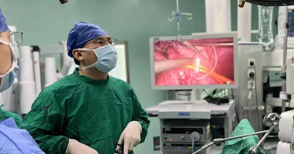 Cô gái 28 tuổi bị axit dạ dày "ăn mòn lên đến cổ" vì thứ nước nhiều người uống mỗi ngày