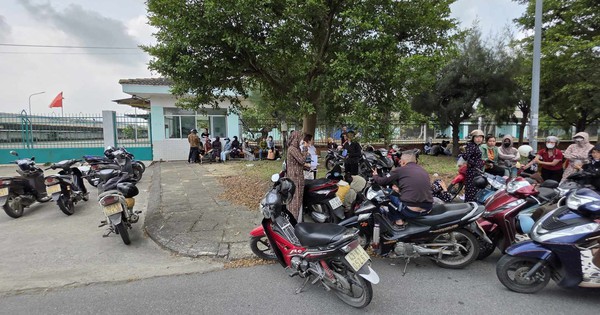 Hàng trăm công nhân Công ty May Minh Hoàng 2 "khóc ròng" vì doanh nghiệp nợ bảo hiểm xã hội