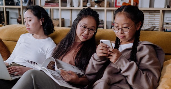 Kiếm tiền trước hay dành thời gian cho con cái trước? 20 năm sau, kết quả thật đáng kinh ngạc