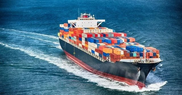 Giá cước vận tải biển tăng mạnh, công ty sở hữu đội tàu container lớn nhất Việt Nam báo lãi tăng bằng lần, cổ phiếu "bốc đầu " lên đỉnh lịch sử