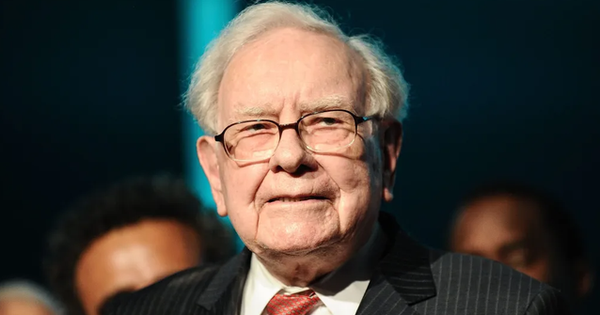 Warren Buffett thẳng thắn: Đừng kì kèo về LƯƠNG khi mới đi làm, đào sâu vào 1 YẾU TỐ có thể định đoạt sự nghiệp của bạn!