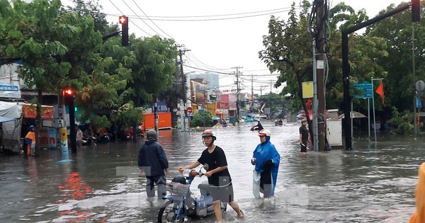 TPHCM hứng trận mưa lớn nhất từ đầu năm: Chuyên gia lý giải