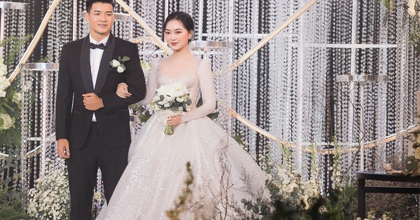Cầu thủ nổi tiếng cưới hotgirl Bắc Giang, xinh đến mức Doãn Hải My thốt lên “xuất sắc”, sau 3 năm nói thẳng một điều