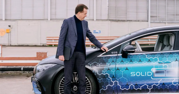 Startup pin xe điện bí ẩn của nước Mỹ: Được Mercedes hợp tác dù chỉ có 100 nhân viên, founder dành 10 năm thanh xuân làm nên cuộc cách mạng