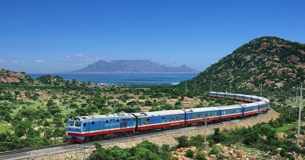Chuyến tàu chạy 300km vừa nâng cấp thành chất lượng cao: Vé rẻ ngang xe khách mà được nhận xét "5 sao"