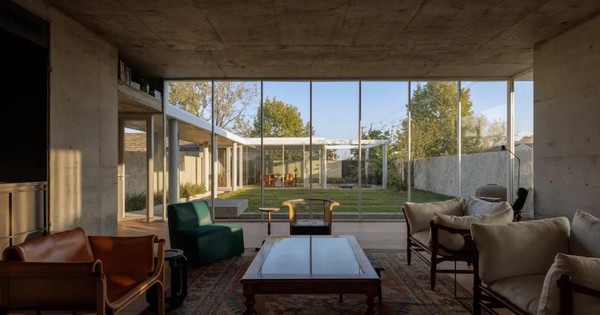 Người đàn ông thuê đất 20 năm, chi 6 tỷ đồng xây biệt thự “trong suốt” 220m2 để nghỉ hưu ở tuổi 49 khiến ai cũng trầm trồ