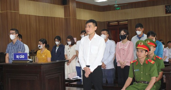Thủ đoạn 'đẩy' dân gặp 'cò' của nhóm cán bộ chi nhánh văn phòng đăng ký đất đai
