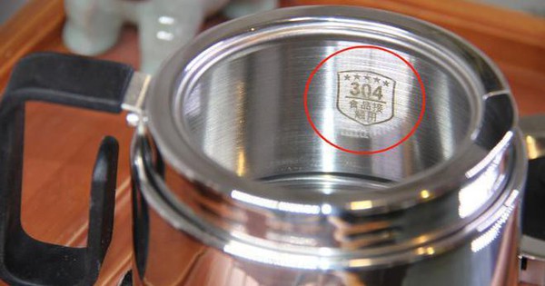 2 loại ấm điện NGUY HIỂM, nhà nào đang dùng thì thay ngay lập tức