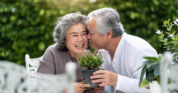 Trải nghiệm cảnh giới cao nhất của tuổi xế chiều, tôi thấm: Từ 60 đến 70 tuổi, chăm sóc sinh mệnh tốt nhất không phải là ngủ nhiều hay tập luyện, mà là kiên trì với 4 việc này