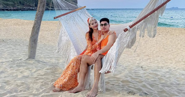 Đỏ mặt với hành động thân mật quá đà của MC Huyền Trang Mù Tạt và bạn trai cầu thủ nổi tiếng