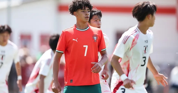 Làng bóng đá thế giới phát sốt vì con trai Ronaldo thi đấu, lũ lượt kéo đến sân để chiêm ngưỡng