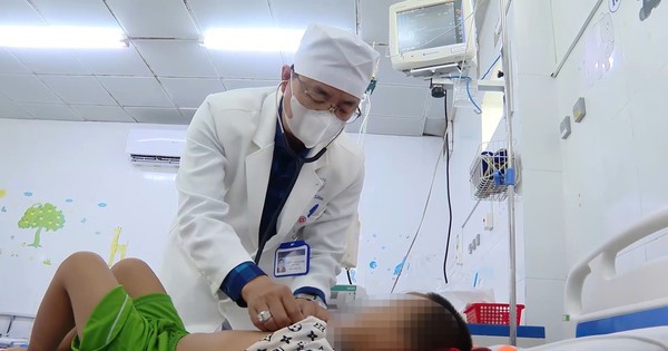4 trẻ em ăn phải mì tôm có trộn thuốc diệt chuột