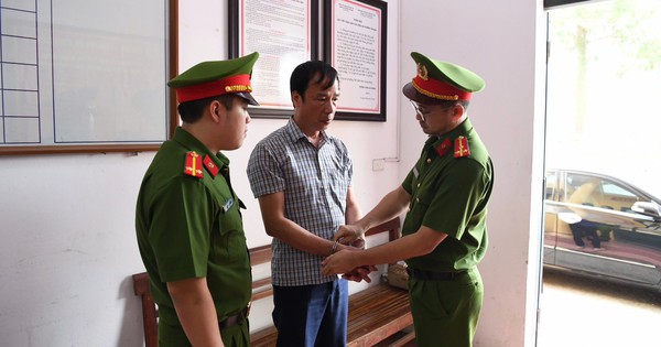 Bắt khẩn cấp, khám xét nơi ở, nơi làm việc của Chủ tịch xã Văn Mạnh Thắng