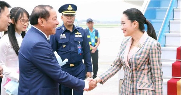 Thủ tướng Thái Lan đến Nội Bài, bắt đầu thăm chính thức Việt Nam