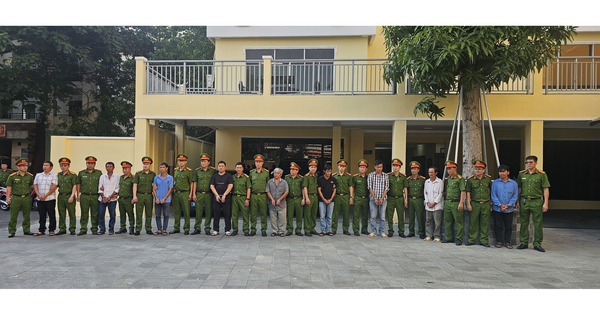 Công an TP HCM bắt chủ một công ty và 6 cán bộ hải quan