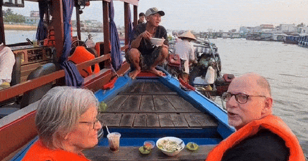 Khách Tây thích thú với hành động đơn giản của người Việt, nhận xét: "Chỉ trong mơ tôi mới làm được"