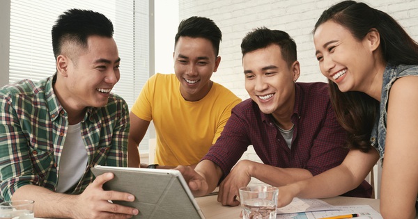 Học tập giới trẻ biến thẻ tín dụng thành "bước đệm" nâng cao chất lượng cuộc sống