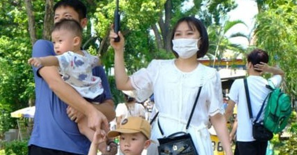 Bộ Chính trị yêu cầu có chính sách hỗ trợ phụ nữ sinh đủ hai con trước 35 tuổi