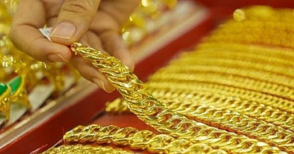 Giá vàng liên tục giảm mạnh: Nên mua hay bán?