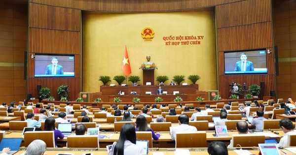 Trình Quốc hội bổ sung ngân sách để chi trả chế độ sau sắp xếp bộ máy, miễn học phí