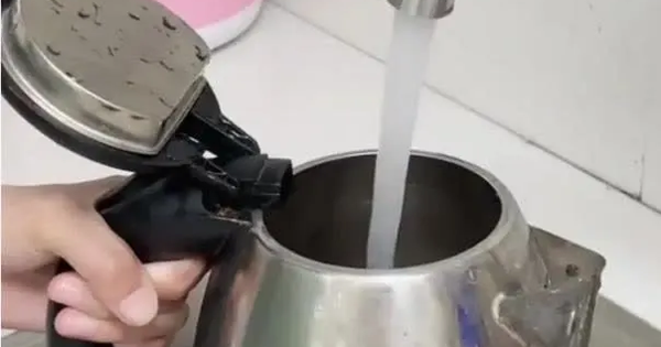 Nói thật: 3 thói quen dùng ấm đun siêu tốc đe dọa sức khỏe cả gia đình, nhiều người mắc phải không hay biết
