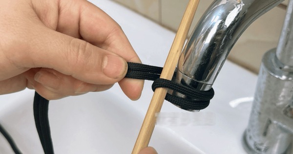 Dùng 1 sợi dây + 1 chiếc đũa, tôi "cứu nguy" cho vòi nước, tiết kiệm cả trăm nghìn!